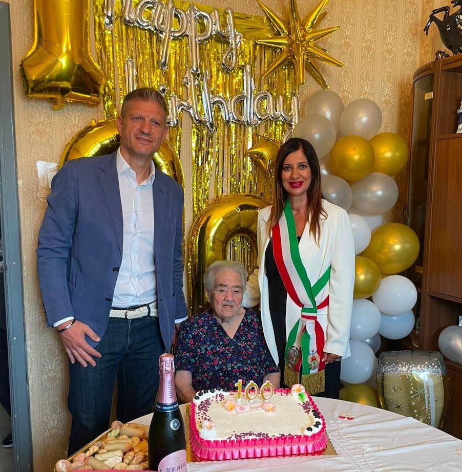 Catanzaro festeggia i 100 anni di Maria Esposito
