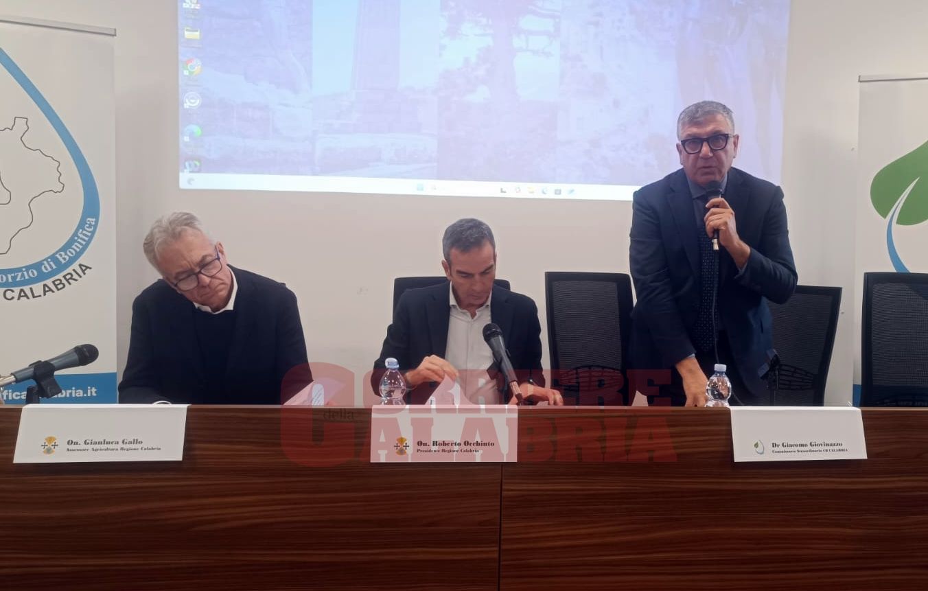 Occhiuto: «Addio ai vecchi “baracconi”, il Consorzio di bonifica sta lavorando bene»