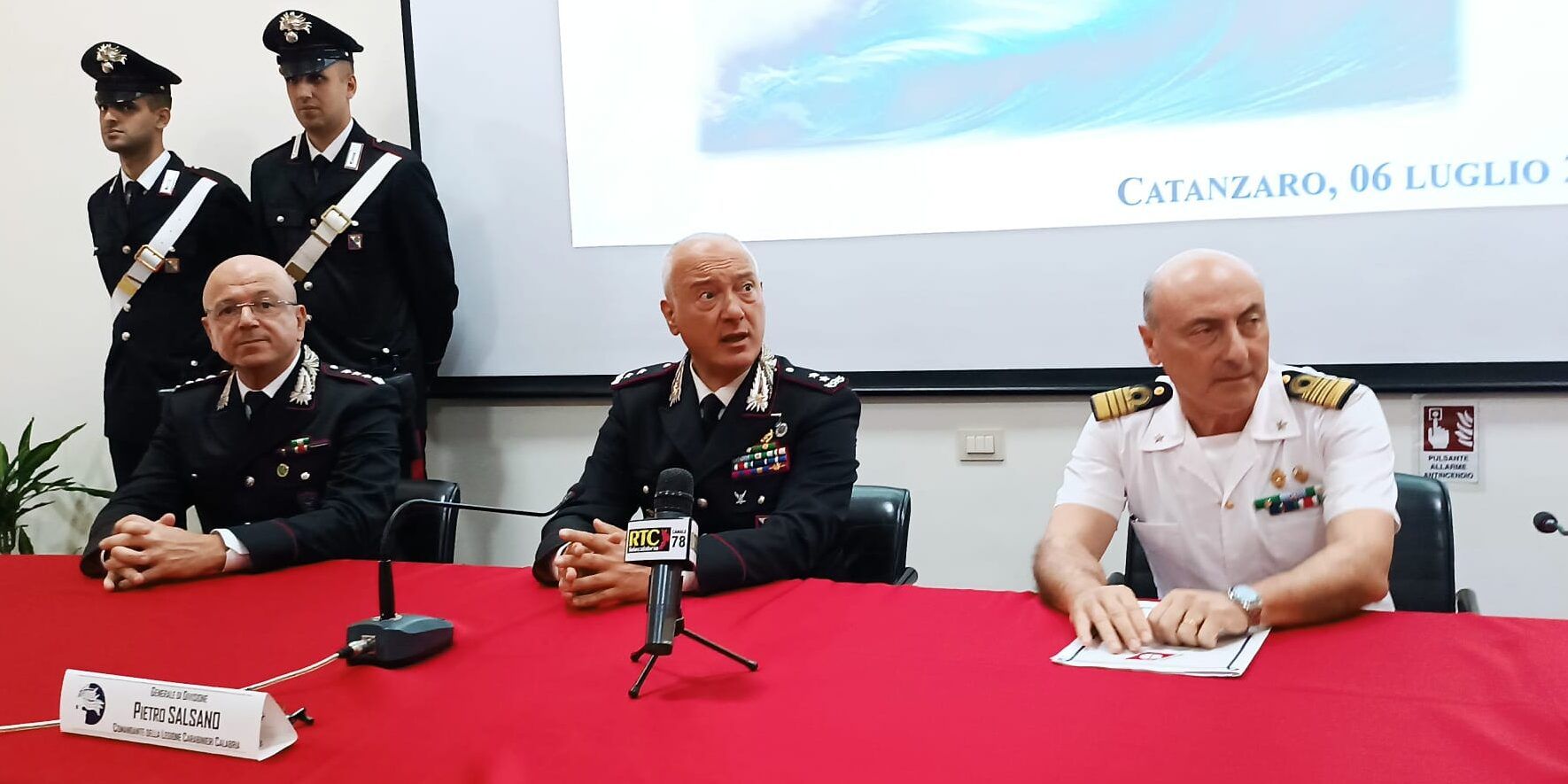 Scarichi illegali in mare, lavoratori in nero, cibi non tracciati: sulle coste della Calabria l’illegalità resta molto diffusa – VIDEO