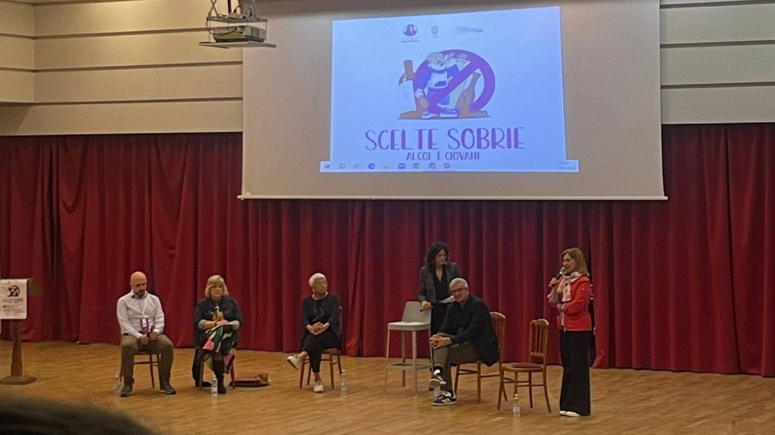 Al Telesio un seminario per mettere i giovani in guardia dal rischio legato all’uso di alcol