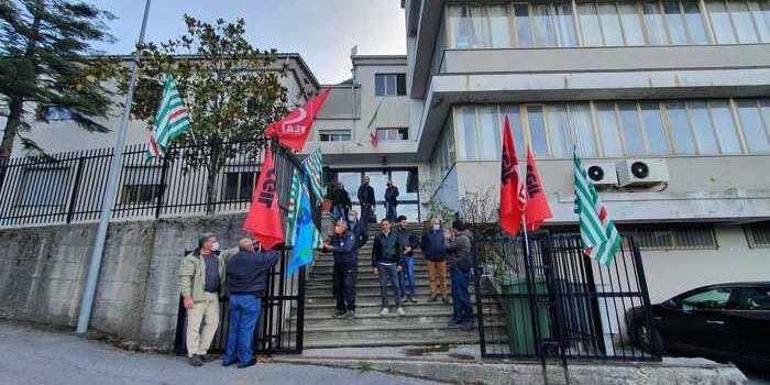 Stipendi non pagati, sciopero dei dipendenti del Consorzio di Mormanno