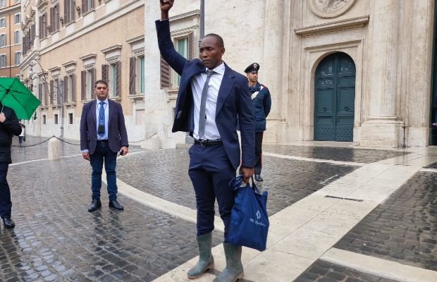 «Sfortunato e disperato il Pd che ha bisogno di figurine simboliche»