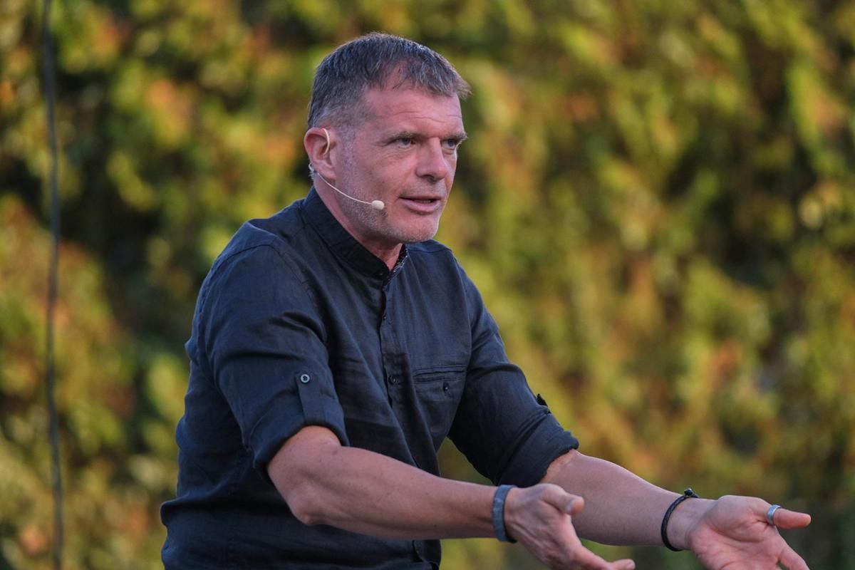 Lo scrittore Stefano Massini aggredito al Salone del Libro