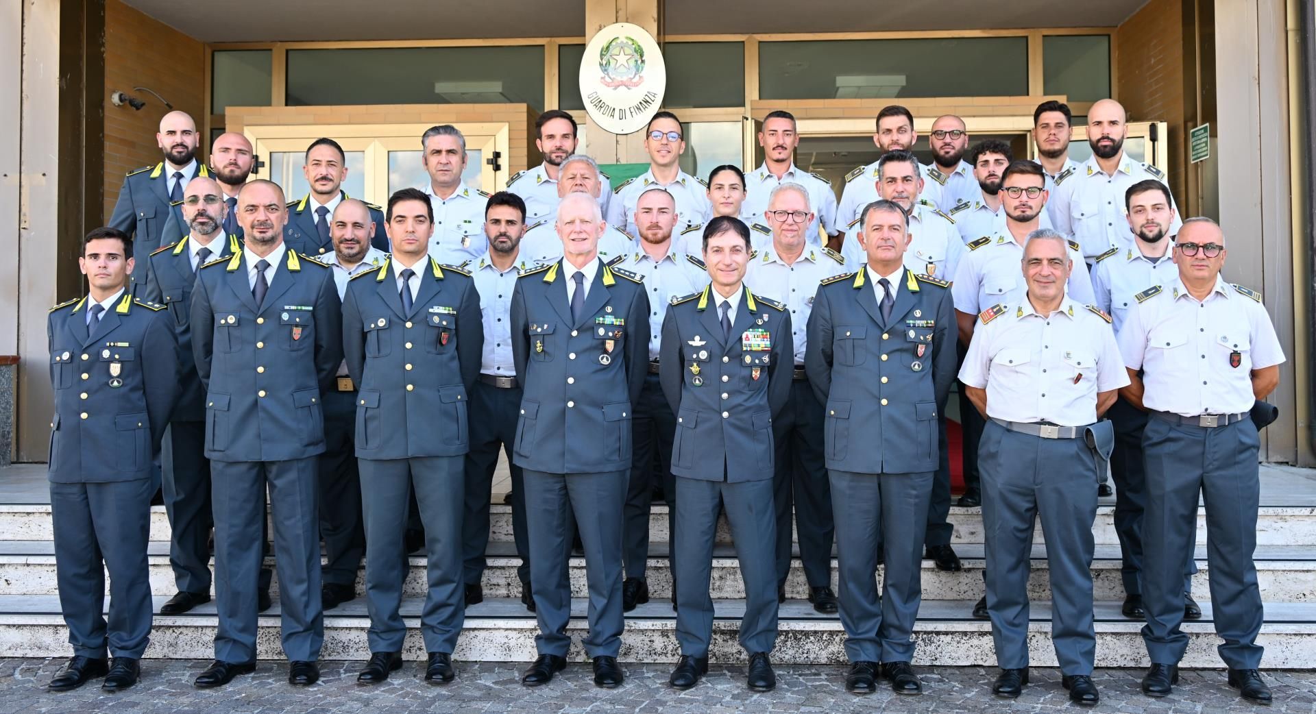 Guardia di finanza, il generale Mattana in Calabria: focus su criminalità e traffici illeciti – FOTO