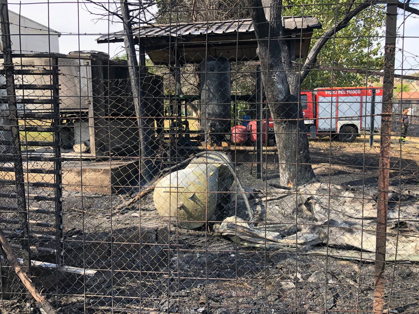 «Io vado avanti». Il testimone di giustizia non si arrende dopo l'incendio a Porto Kaleo