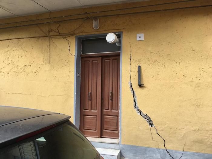 Edificio a rischio a Cassano. Sgomberate tre famiglie