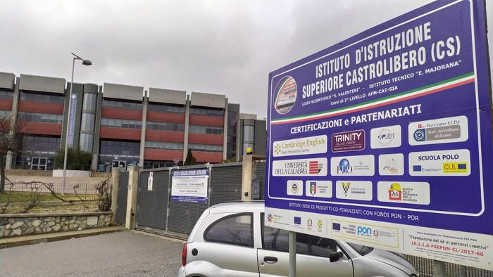 Castrolibero, il rientro a scuola dopo le proteste (e le molestie)