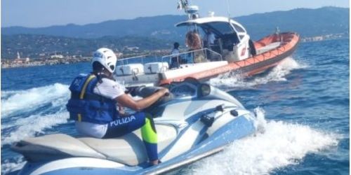 Acquascooter polizia guardia costiera