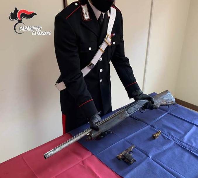 Curinga, i militari scovano un fucile e una pistola detenute in modo illegale