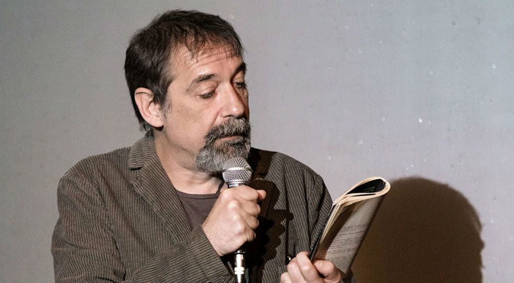 «Emanuele Trevi ha offeso la città». Il Comune di Crotone lo querela