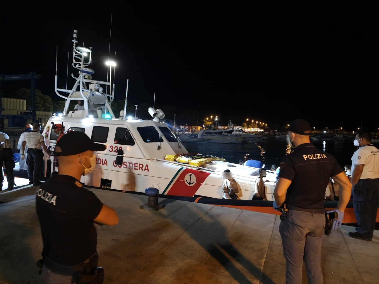 Fermati 4 scafisti ritenuti responsabili degli sbarchi di fine agosto a Roccella Ionica