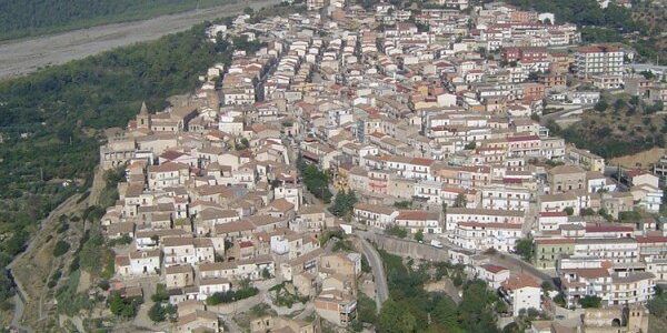 Villapiana, crescono i contagi: il sindaco dispone il ritorno alla Dad