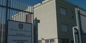 Viola ripetutamente i domiciliari, 42enne finisce in carcere a Isola Capo Rizzuto