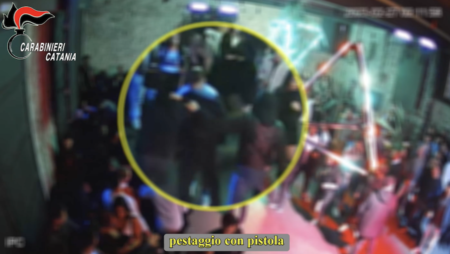 Catania, baby gang spadroneggiava in discoteca: 7 arresti