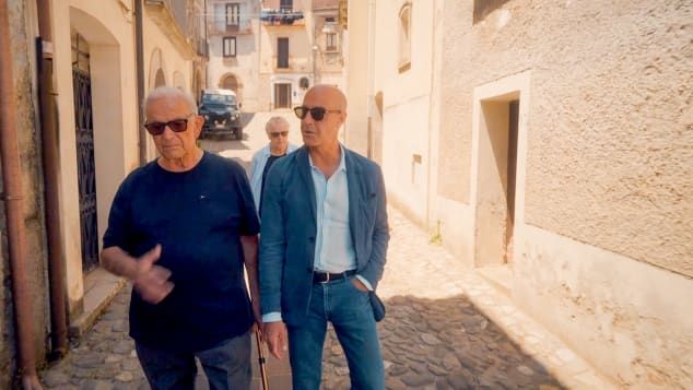 I “mafiosi” di Stanley Tucci e il dialetto calabrese cancellato dal suo film