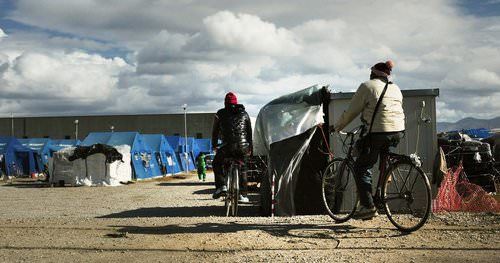 «Politica e istituzioni guardino alla tendopoli»