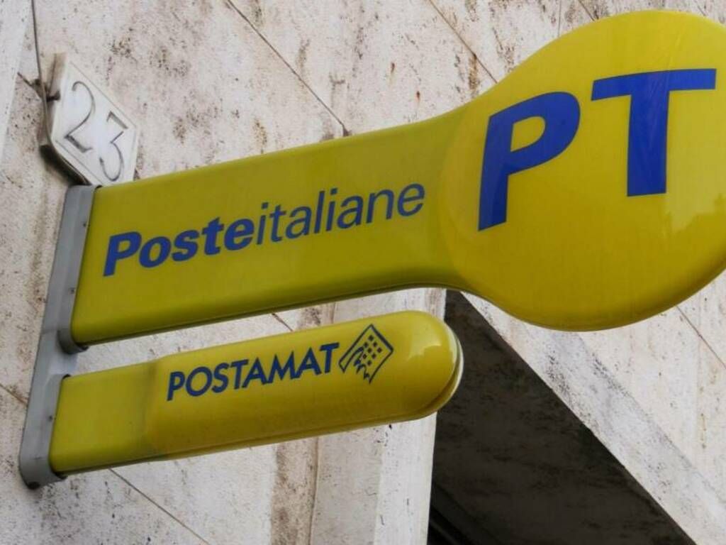 Assaltano in pieno giorno un ufficio postale, caccia a una banda di rapinatori nel Cosentino