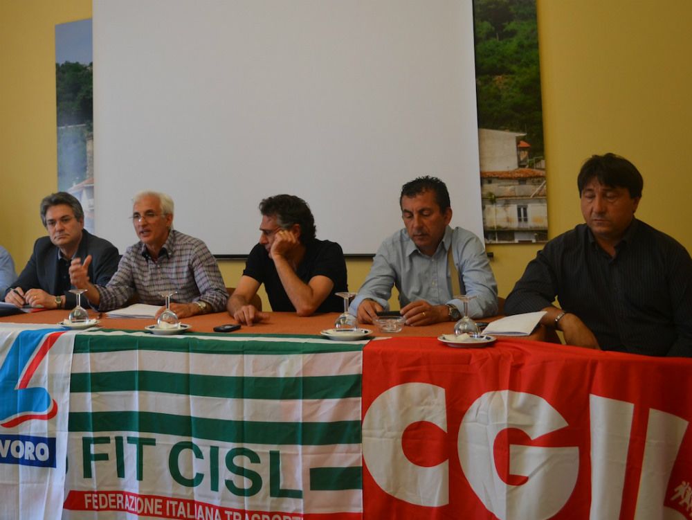 Trasporti disastrosi, sarà sciopero generale