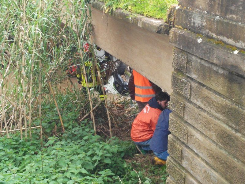 L'auto sbanda, muoiono due imprenditori