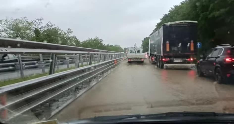 Nubifragio si abbatte nel Cosentino, allagamenti e disagi – FOTO