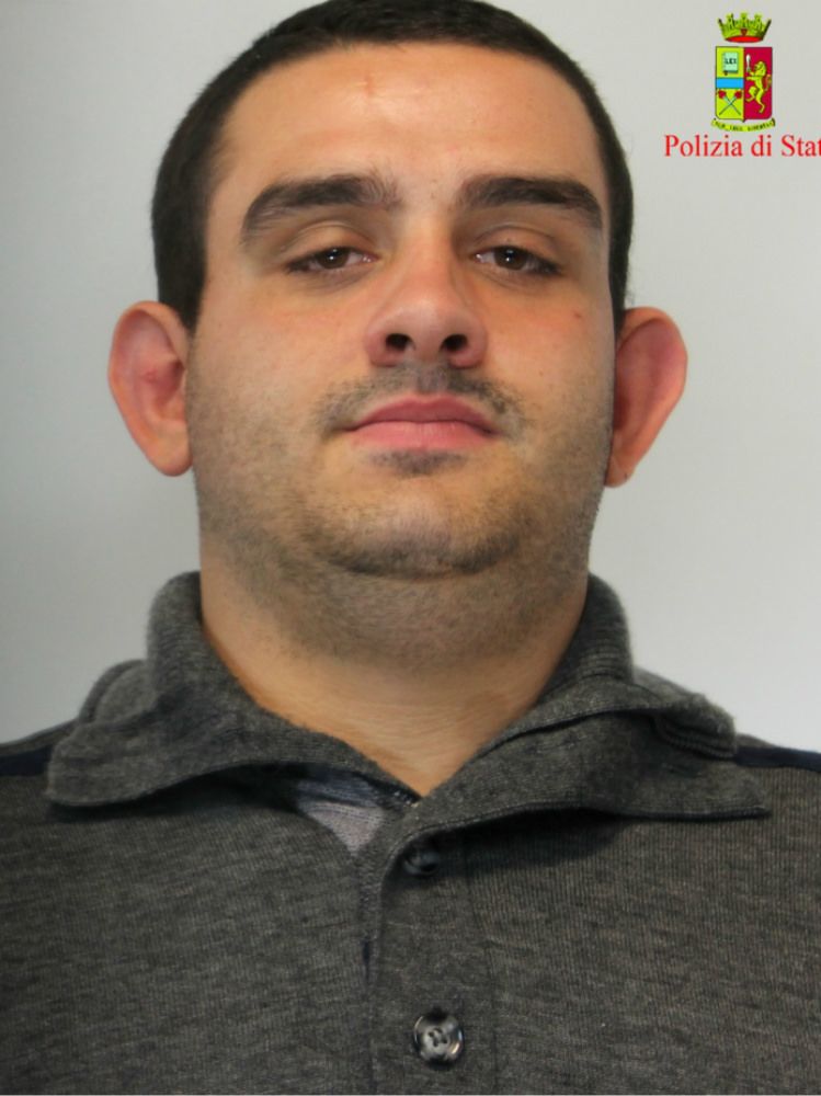 Un giovane in manette per la molotov davanti alla Procura di Reggio