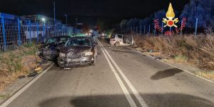 Notte di paura sulla Statale 106 a Borgia: schianto tra tre auto, un ferito grave