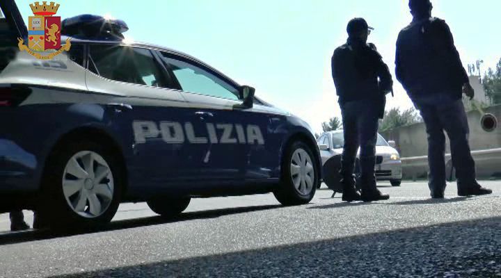 Minaccia con un taglierino conducente e passeggeri di un bus, fermato 38enne reggino