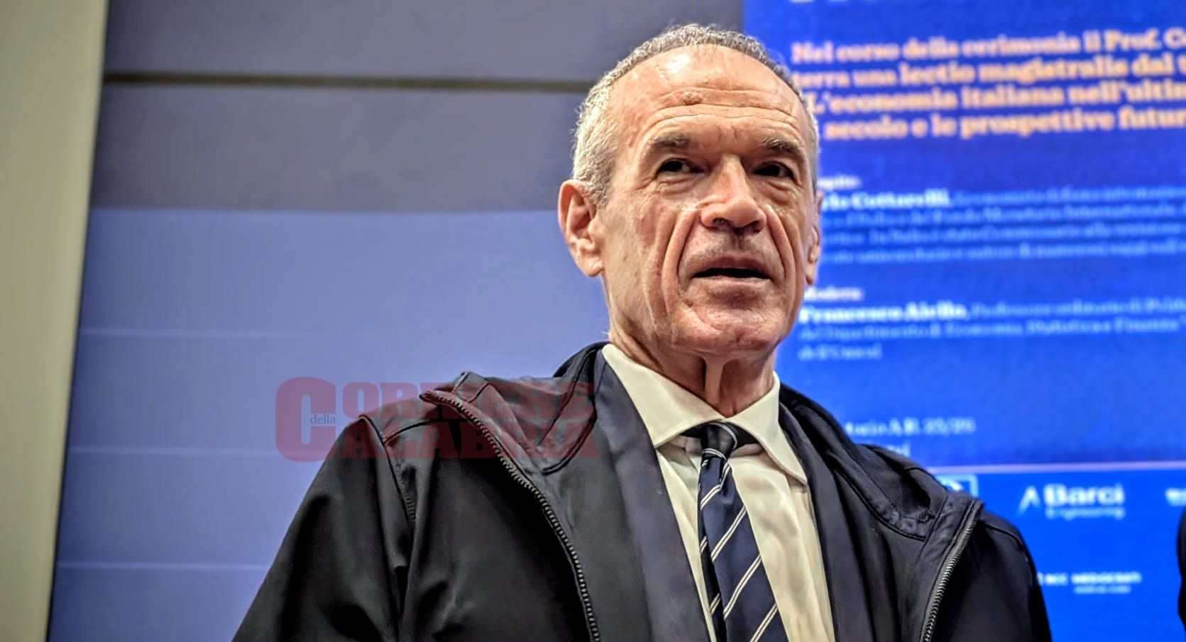 Cottarelli all’Unical: «La guerra non durerà molto». Referendum? «La vittoria di Meloni alla prossime elezioni diventa molto meno probabile»