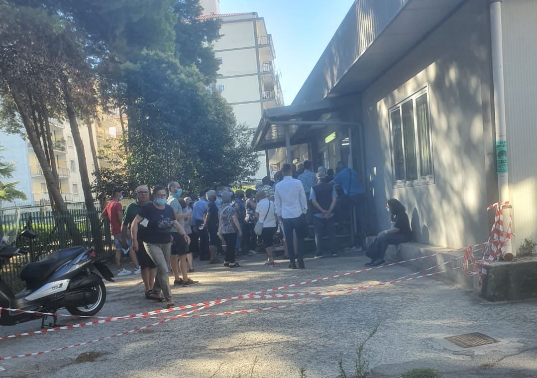 File al Cup dell’ospedale di Crotone. Saltano le regole anti Covid