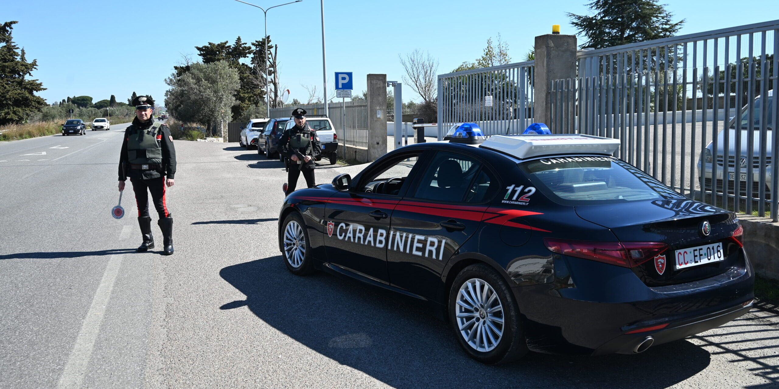Evade dai domiciliari e guida senza patente, arrestato un 41enne a Catanzaro