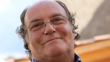 Teatro, Cosenza piange Elio Giacobini: la “maschera” buona dalla voce profonda e la battuta pronta