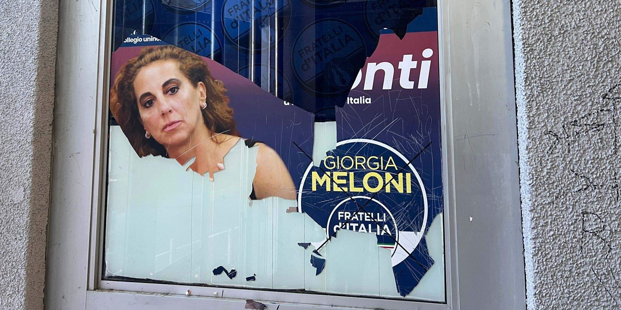 Danneggiata la sede di Fdi a Catanzaro