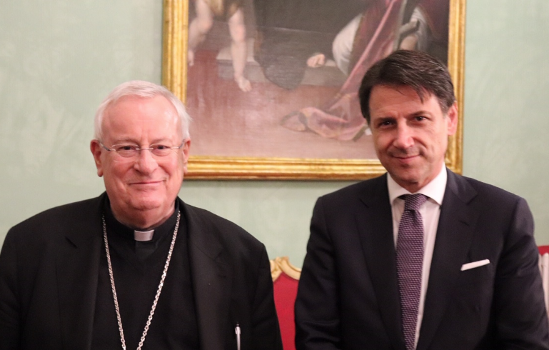 Coronavirus, è scontro governo-vescovi: «Violata la libertà di culto»