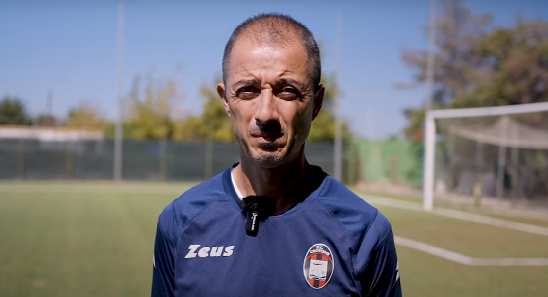 Crotone, Longo prepara la sfida all’Atalanta U23: «Gara difficile, ma pronti ad adattarci»