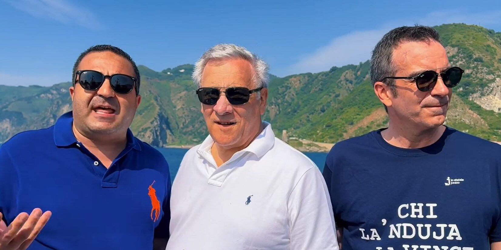 Tajani in barca con i pescatori di Bagnara: «Era una promessa, e sono qui per sostenere il comparto»
