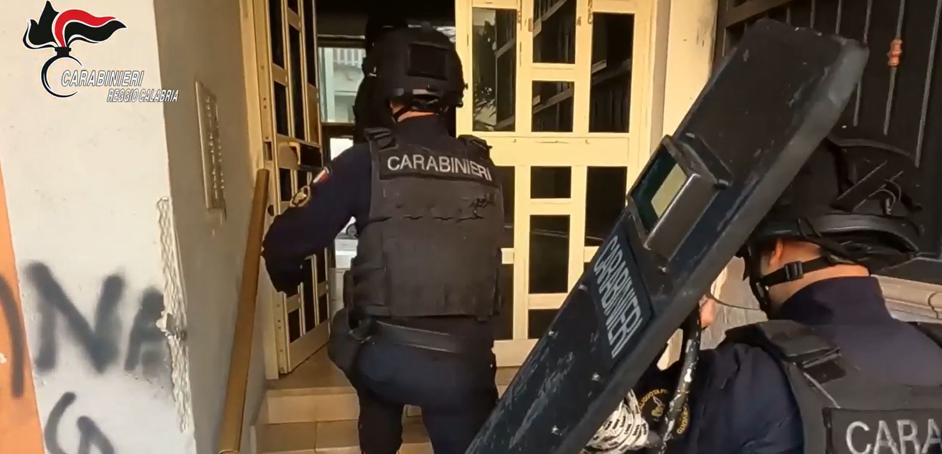 Smantellata centrale della droga a Reggio: arrestati i fratelli dell’uomo ucciso al Rione Marconi – VIDEO