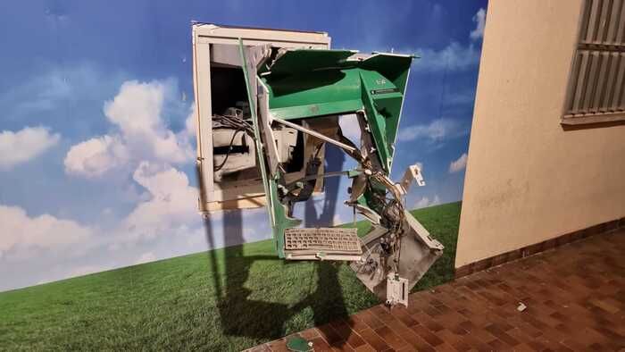 Assalto con esplosivo a un bancomat nel Cosentino