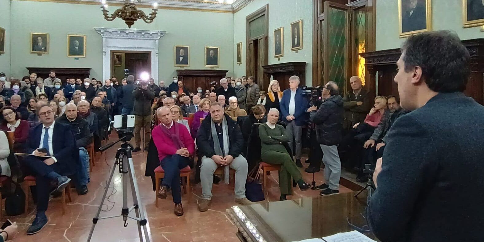 “Dulbecco”, il Comune di Catanzaro sotterra l’ascia di guerra: no al ricorso contro il Dca di Occhiuto