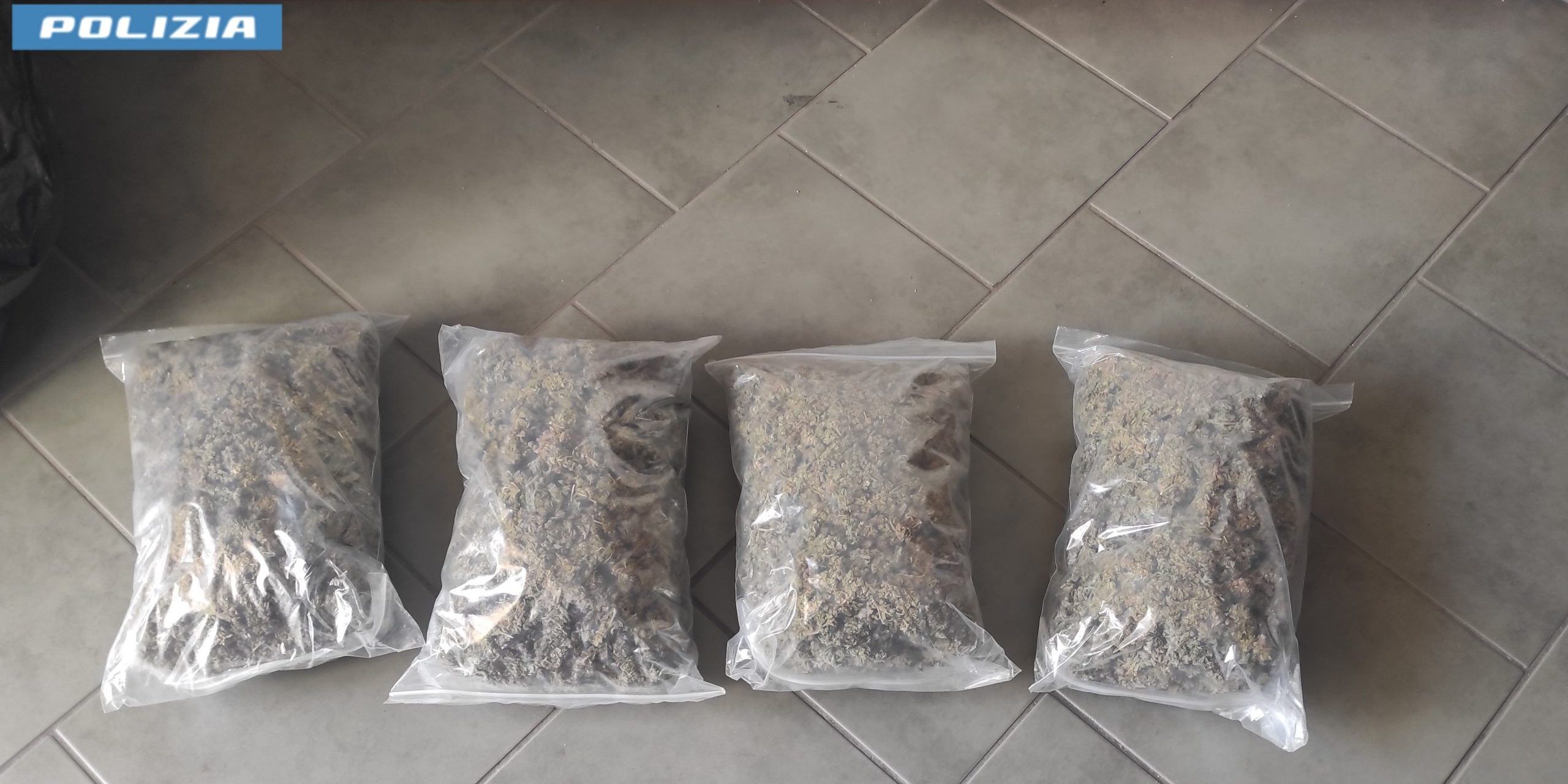 Palmi, fermato con due chili di droga sull’A2: giovane arrestato