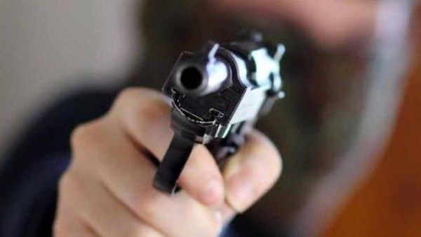 A 18 anni con una pistola pronta all’uso, arrestato ad Arghillà di Reggio Calabria