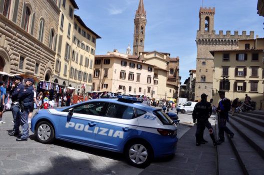 Irrompe in un hotel a Firenze e picchia gli agenti, arrestato 33enne di Catanzaro