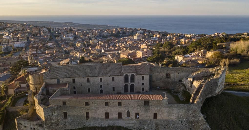 Dalla nascita alla fragilità odierna, la Provincia di Vibo tra “rivolte” e instabilità politica