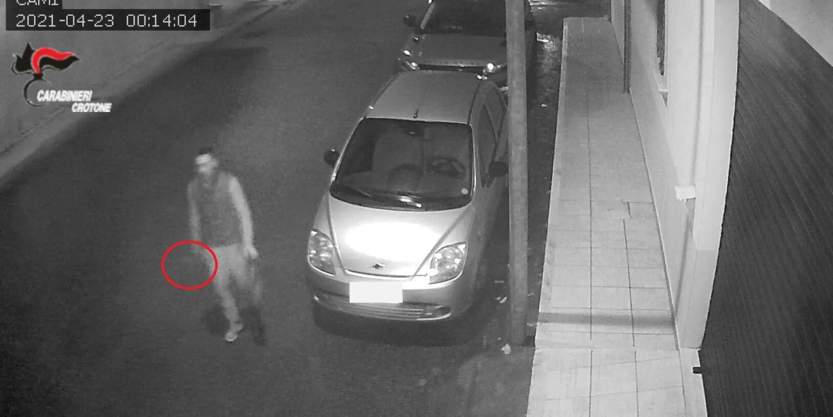 Cerca di uccidere il nuovo fidanzato della ex, giovane in manette – VIDEO