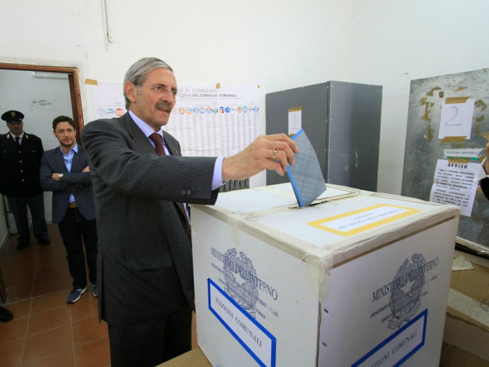 Dimissioni Traversa, il consiglio “resiste”