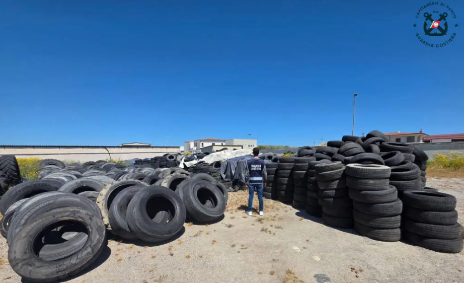 Crotone, maxi deposito abusivo di rifiuti speciali: sequestrata area da 500 mq