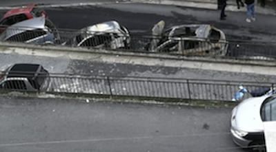Notte di "fuoco" a Corigliano Rossano, tre roghi distinti, sei auto in fiamme