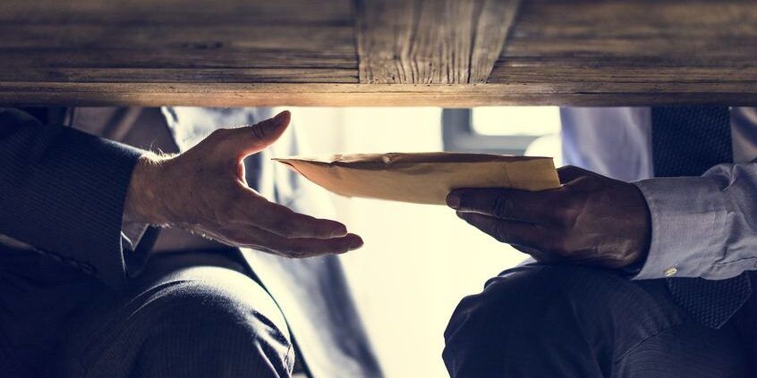 «Italia sotto mazzetta», in un anno 48 inchieste contro la corruzione