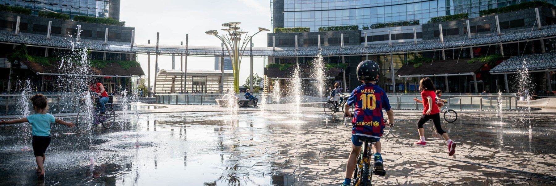 Prende un bimbo e fugge a Milano, il padre la raggiunge e lo “libera”