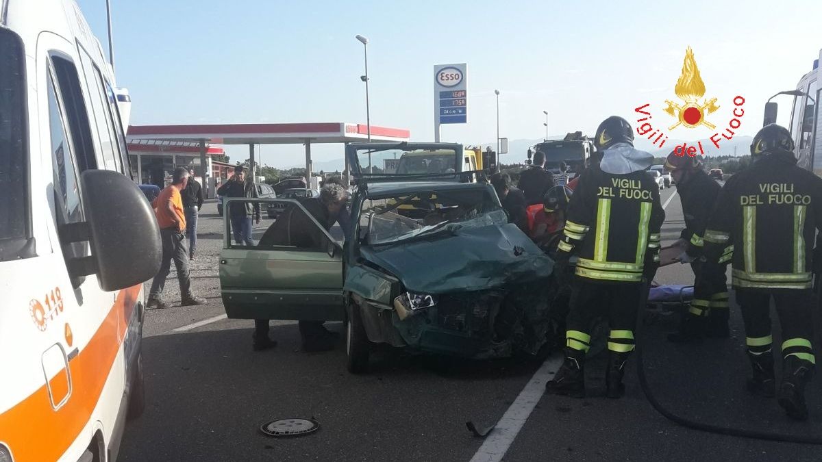 Incidente sulla 106, uomo perde la vita al bivio di Simeri Mare – VIDEO