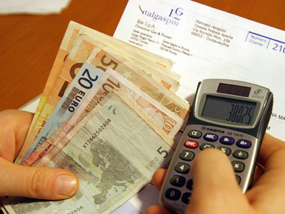 Bollette di luce e gas, stangata per le famiglie calabresi
